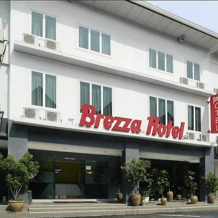 Brezza Hotel Lumut Exterior photo