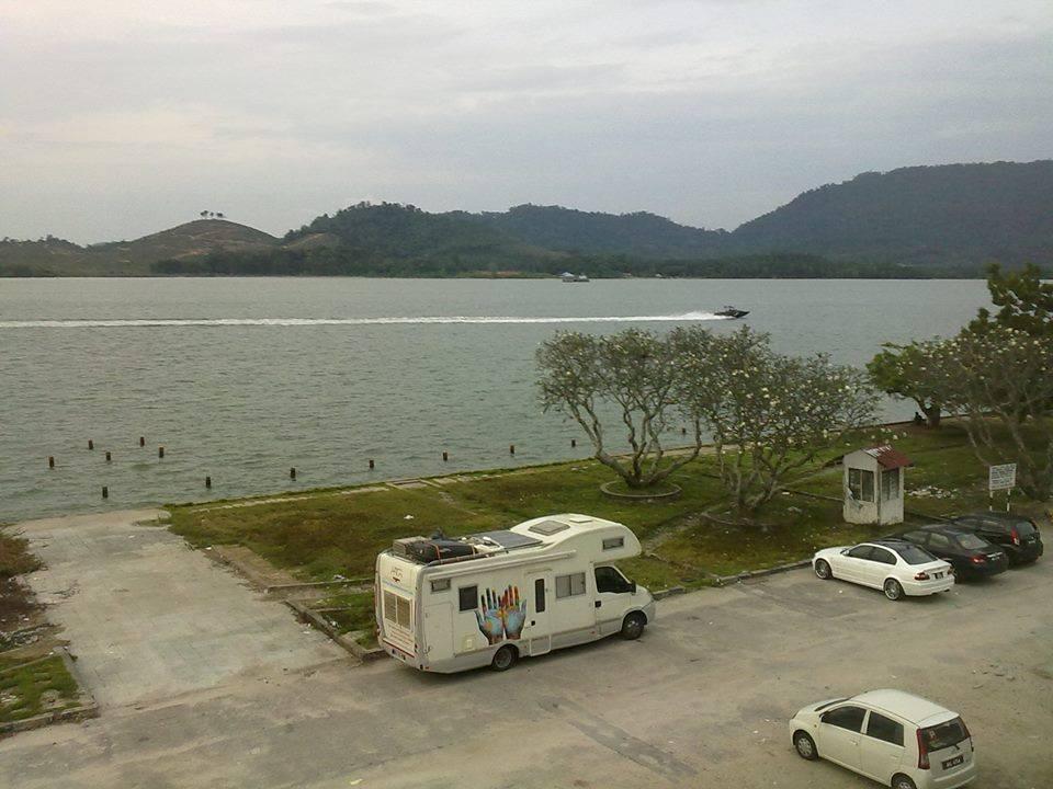 Brezza Hotel Lumut Exterior photo