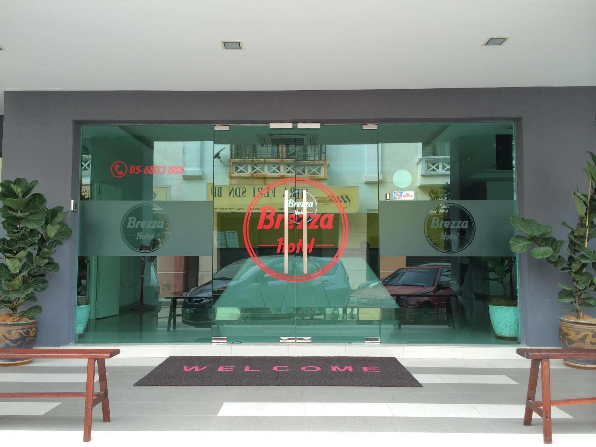 Brezza Hotel Lumut Exterior photo