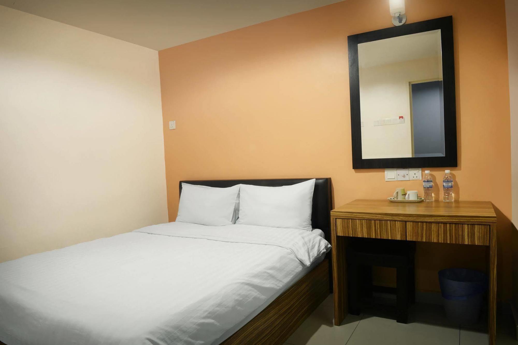 Brezza Hotel Lumut Exterior photo