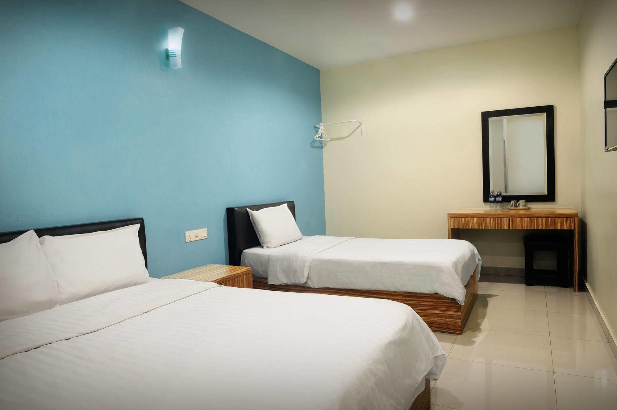 Brezza Hotel Lumut Exterior photo