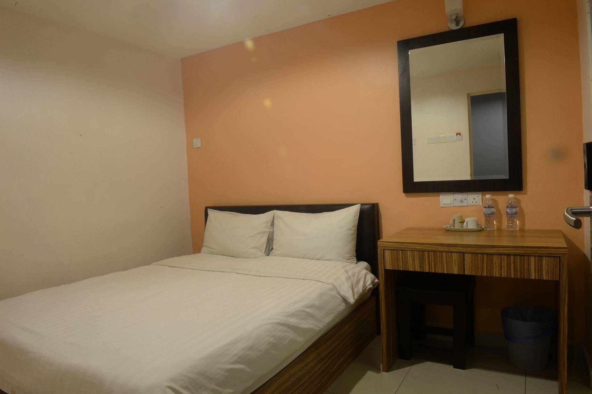 Brezza Hotel Lumut Exterior photo