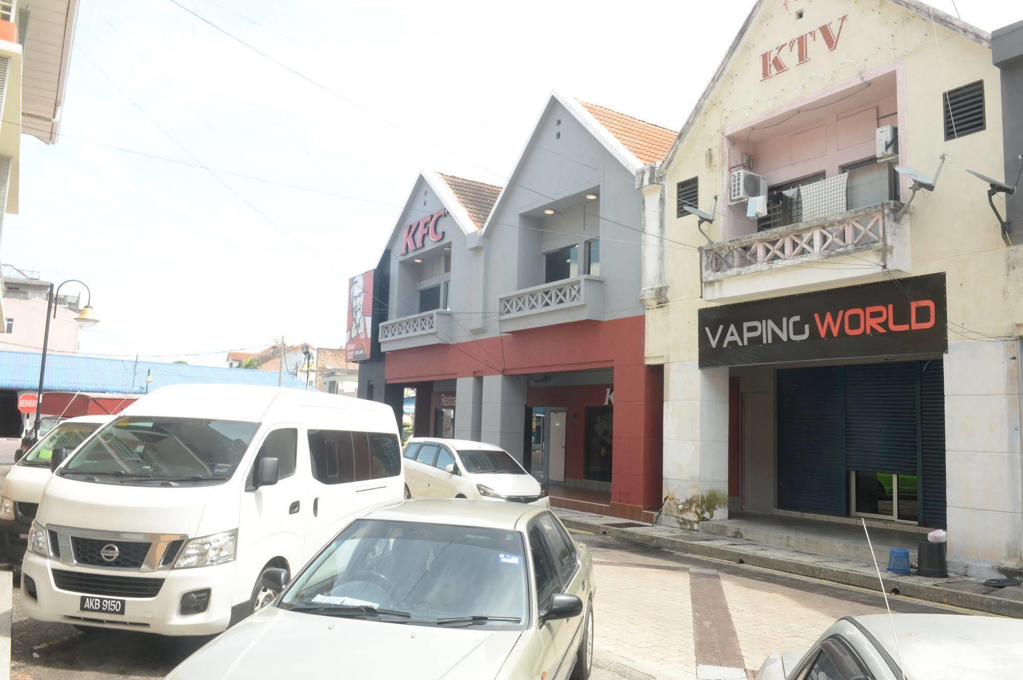 Brezza Hotel Lumut Exterior photo